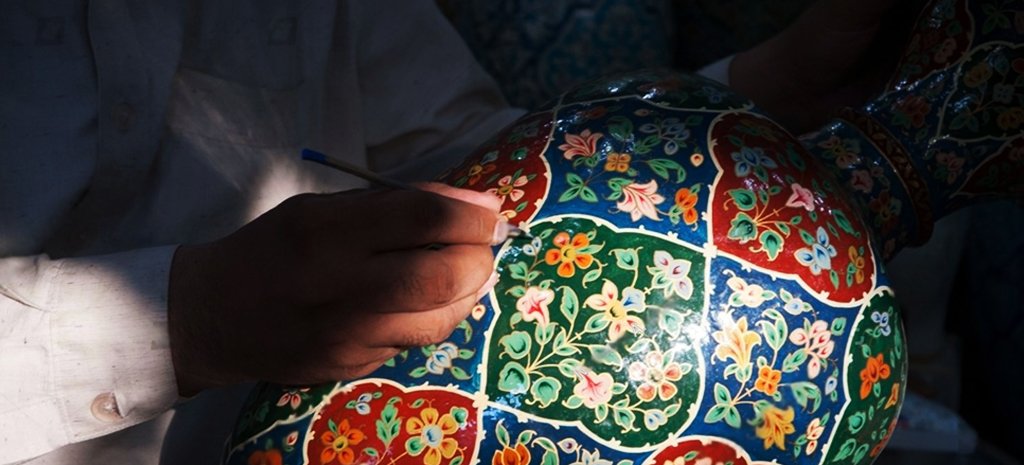 Craft vs. Commercial: What Makes a Handcrafted Piece Truly Valuable?