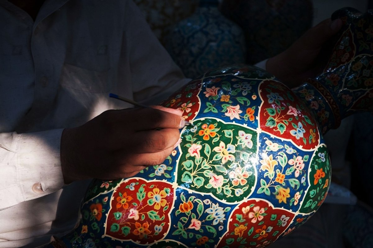 it’s not a common WooCommerce behavior, and it introduces manual confirmation logic from the customer, which WooCommerce does not support by default.