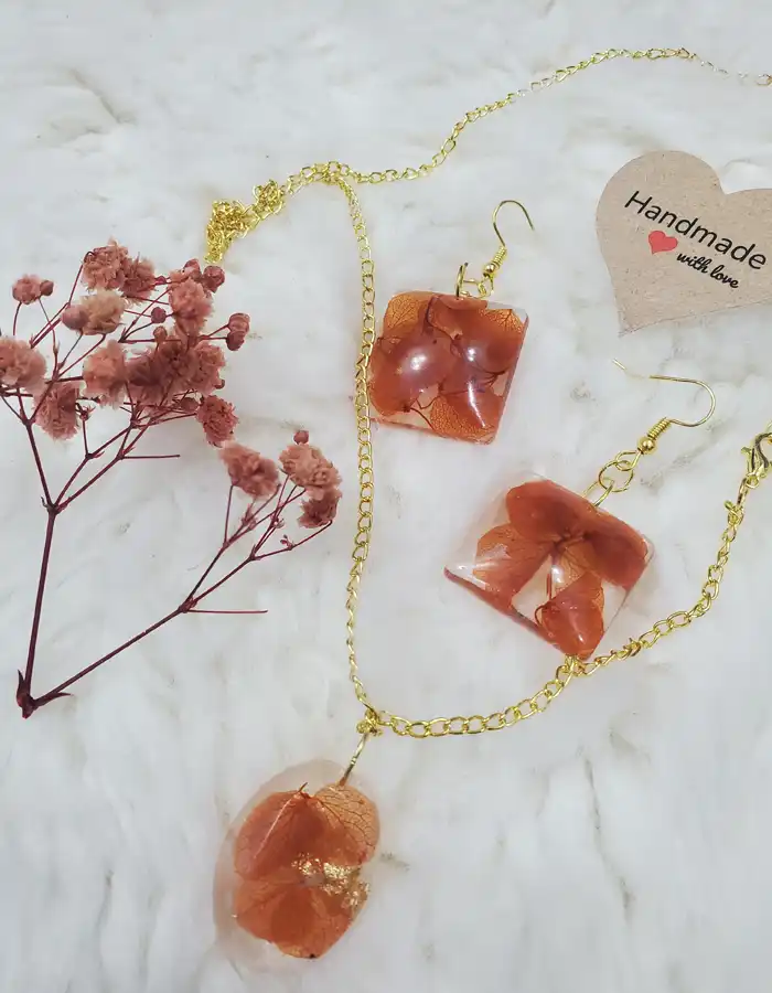 Resin Jewellery Set - Dried Wildflower Pendant & Earrings