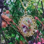 Handcrafted Queen Resin Pendant - Oracle’s Prism 01