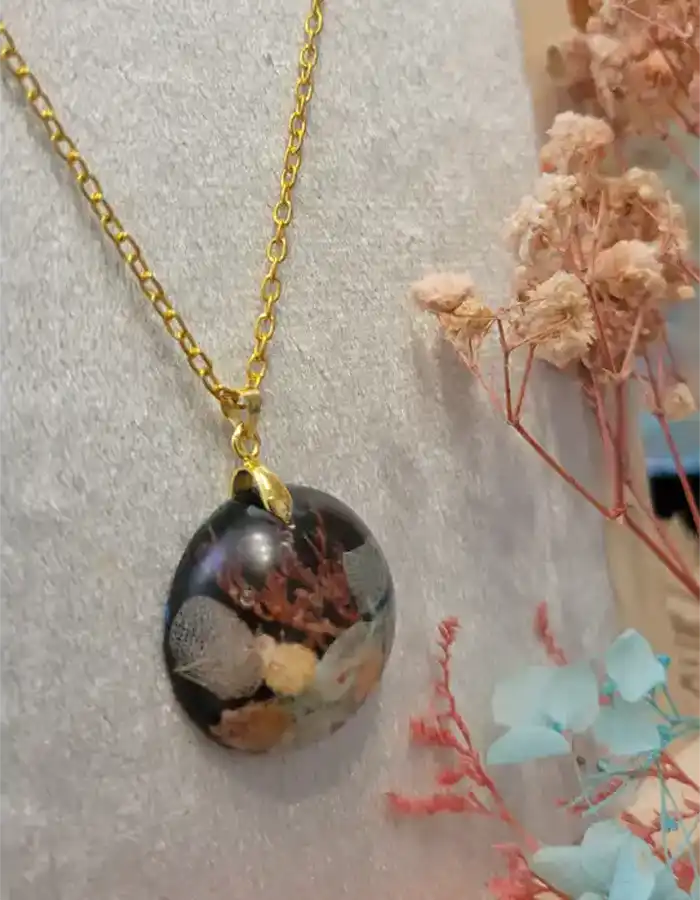 Handcrafted Resin Pendant Botanica - Luna