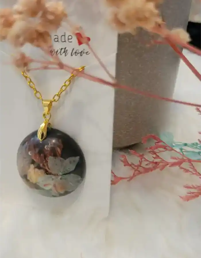 Handcrafted Resin Pendant Botanica - Luna