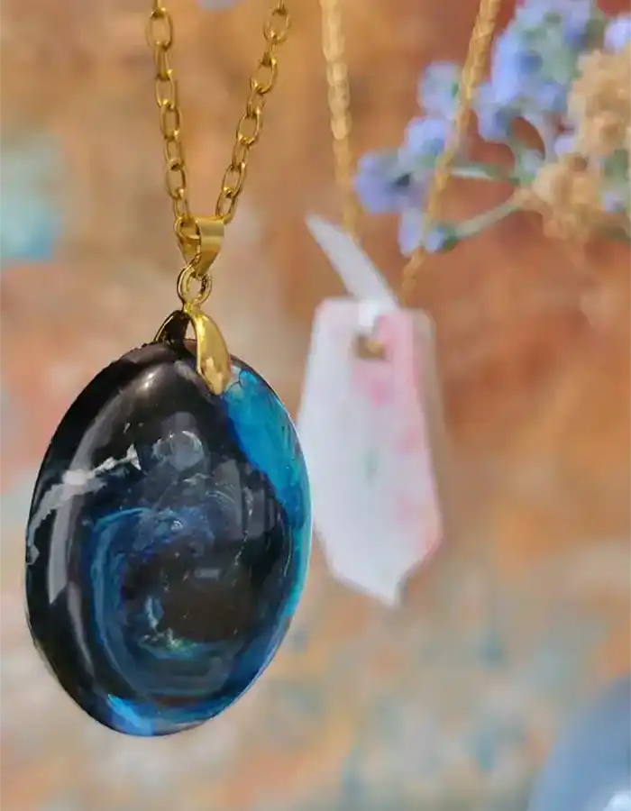 Handmade Resin Pendant - Falak-e-Raaz