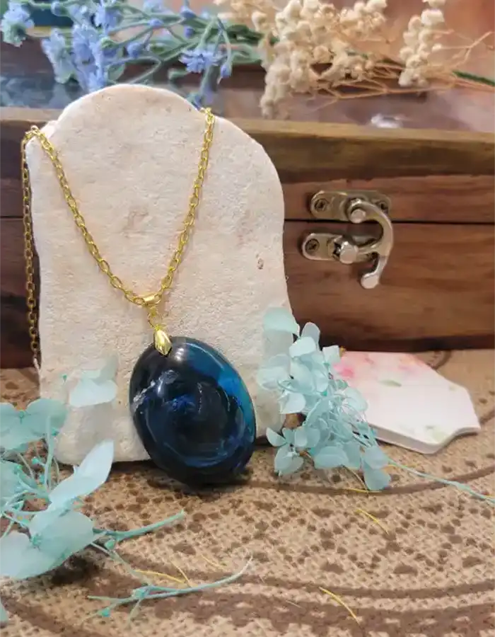 Handmade Resin Pendant - Falak-e-Raaz