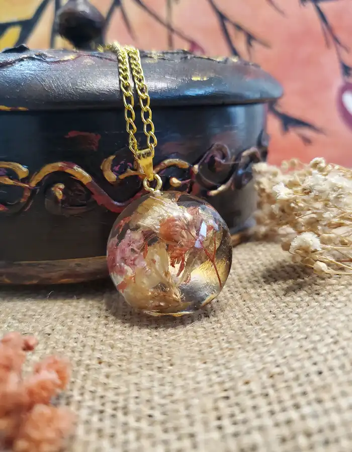 Handmade Resin Pendant - Poetic Blend